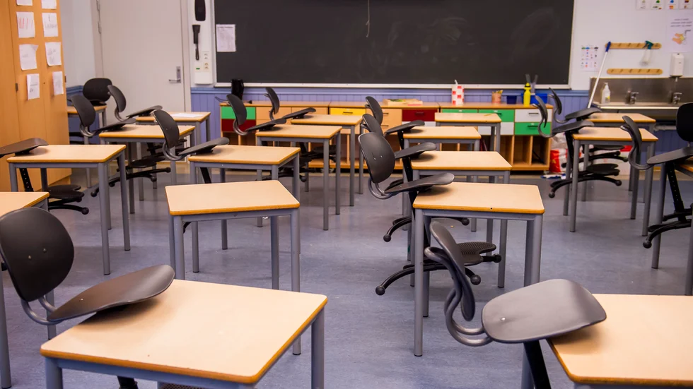 En grundskola i Söderhamn stänger efter larm om att flera personer på skolan har insjuknat i covid-19. Arkivbild.