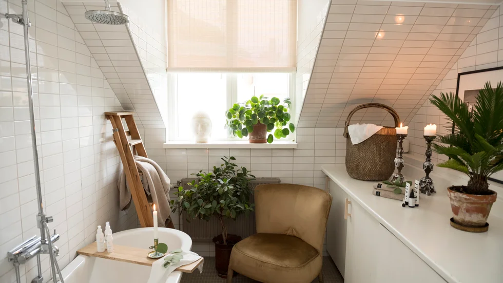 Ett sådant här idiotiskt badrum vill väl ingen ha - egentligen, tror krönikör Catarina Nitz, som är trött på förljugna heminredningsbilder som inte inspirerar utan ökar vårt missnöje och konsumtion. 