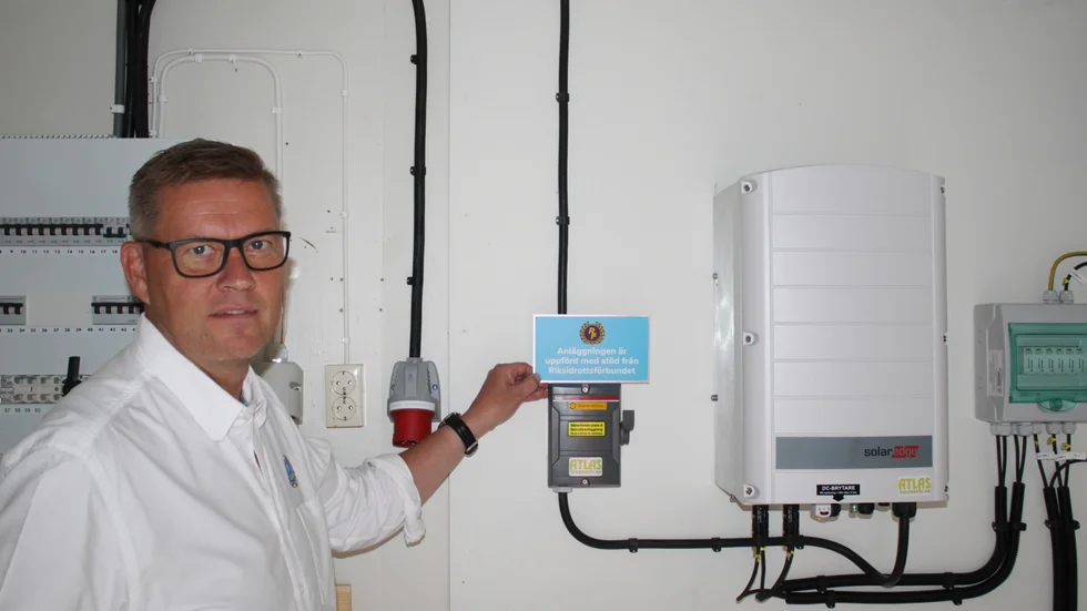 RF-Sisu Östergötlands anläggningsansvarige Johan Råsbrink, här på Stråkvads IP i Sonstorp tidigare, säger att det finns hjälp att få för föreningar som vill konvertera om sin energiförsörjning.