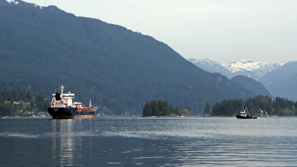 En oljetanker utanför en oljeterminal i Vancouver, vid oljeledningens slut. Arkivbild.