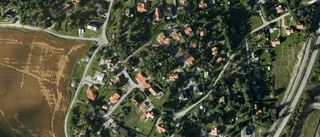 Nya ägare till stuga i Torshälla - prislappen: 1 650 000 kronor