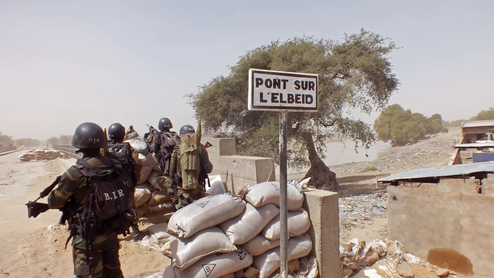 Soldater vid en militärpost i Kamerun. Arkivbild.