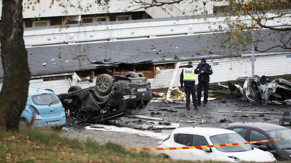 En bil totalförstördes och två skadades vid den kraftiga explosionen i Landvetter i november förra året.