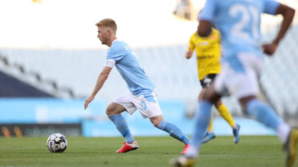 Malmö FF:s Anders Christiansen, ny lagkapten efter pensionerade Markus Rosenberg, satte 1–0 till skåningarna i den allsvenska premiären hemma mot Mjällby.