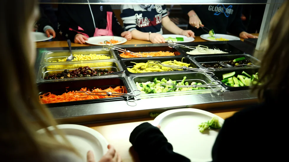 Kommunen har ett mål om att 30 procent av maten ska vara närproducerad, men det spås bli svårt att nå.