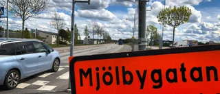 Trafikerad gata stängs av i båda riktningar