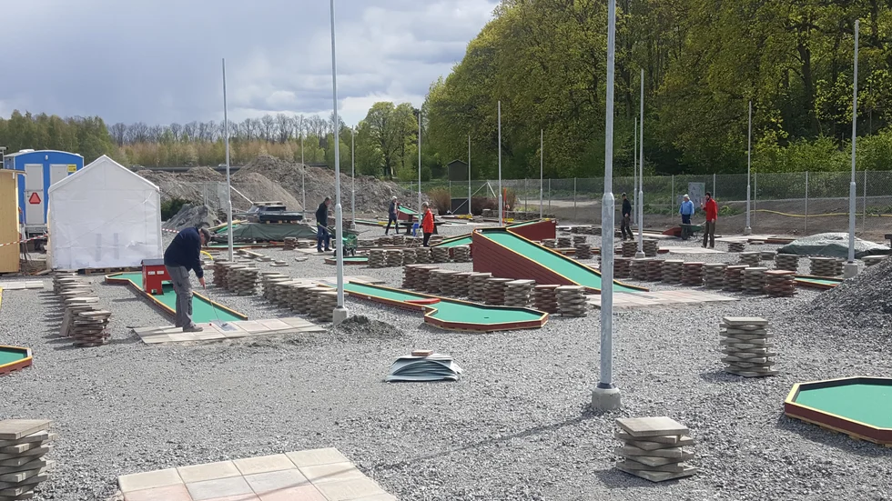 18 banor finns på plats för tillfället. När allt är klart det ska det bli 72 totalt varav 18 inomhus på Uppsala Bangolfklubbs anläggning längs med Fyrisån.