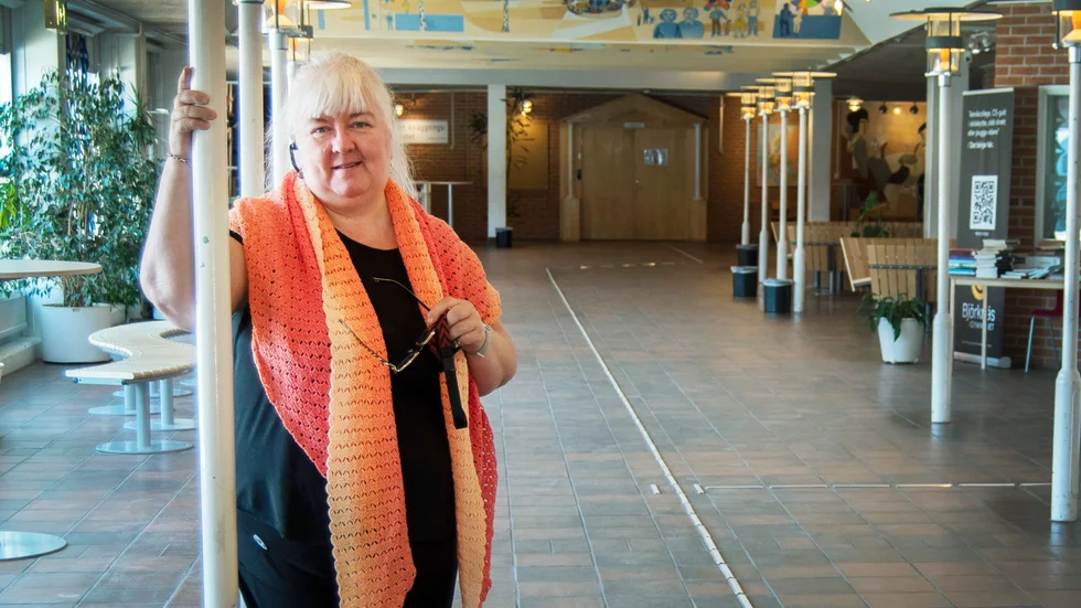 Ewa Olausson tycker att distansundervisningen har fungerat bättre än väntat. Men det är olika från elev till elev.