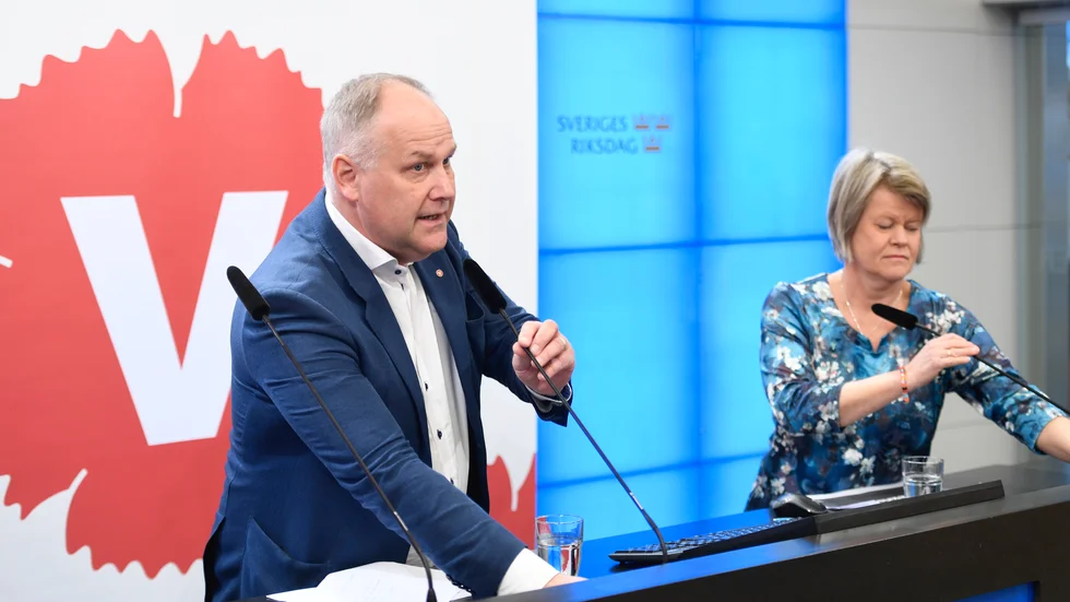 Vänsterledaren Jonas Sjöstedt och Ulla Andersson, ekonomiskpolitisk talesperson. Arkivbild.