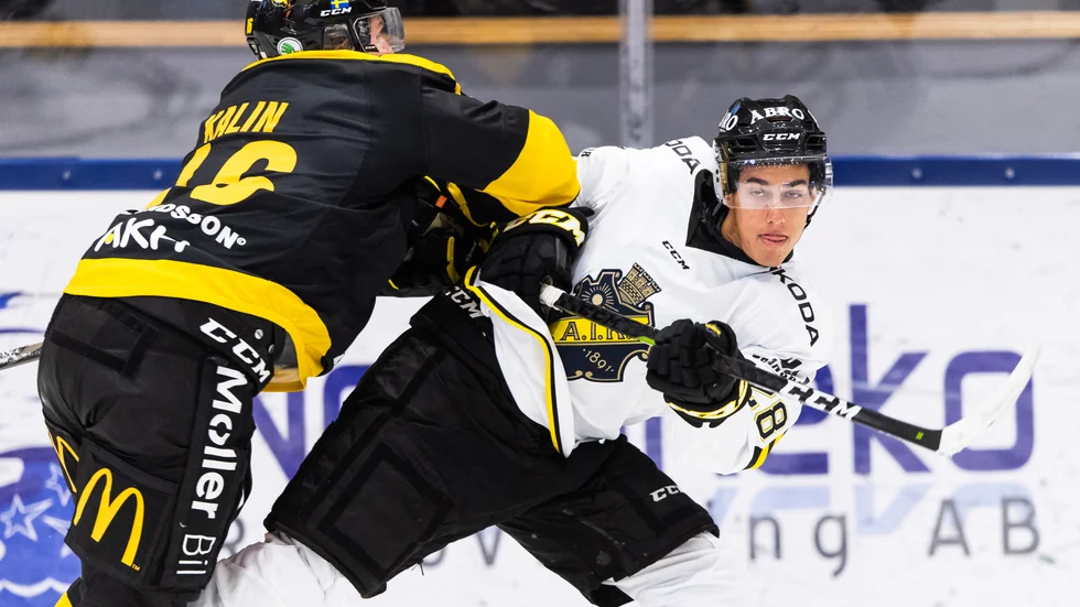 D<vid Karlström, här i AIK:s vita tröja, har skrivit ett ettårskontrakt med Almtuna.