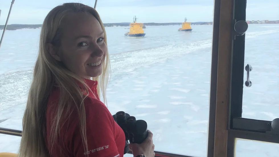 Lina Toresson är andre styrman ombord på isbrytaren Atle där stora delar av besättningen har varit i karantän under en månad. 