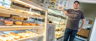 De samlar pengar för att ge de äldre tårta