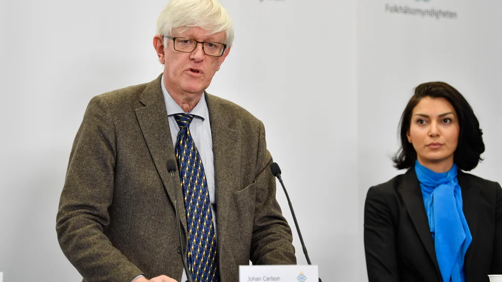 Johan Carlsson, generaldirektör på Folkhälsomyndigheten och Taha Alexandersson (Socialstyrelsen) vid fredagens presskonferens på Folkhälsomyndigheten.