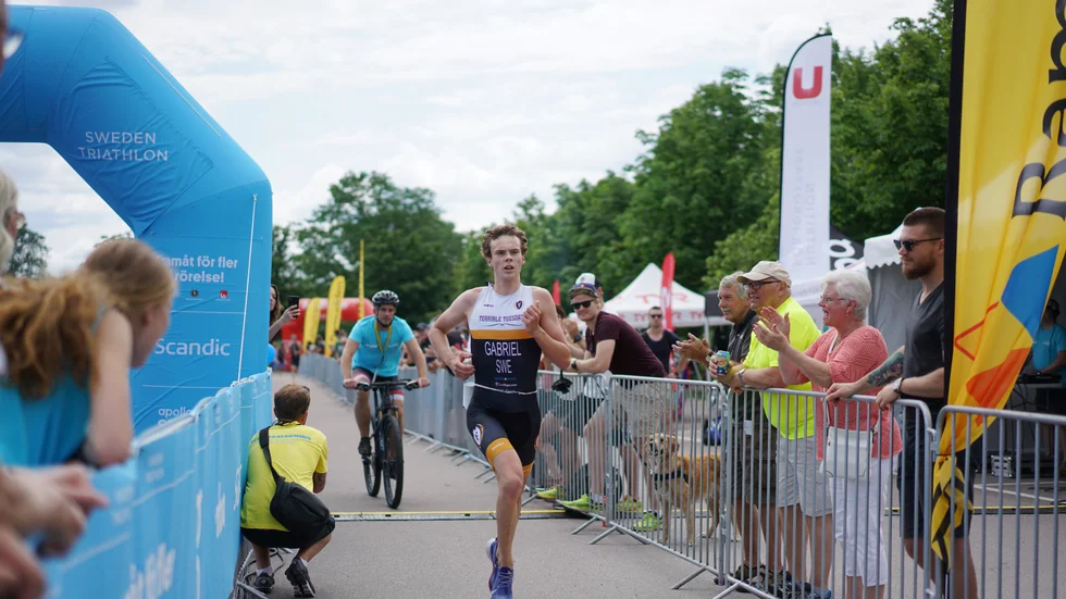 Ljungsbro-killen och det blågula OS-hoppet Gabriel Sandör under triathlon-SM 2019 i Linköping. 