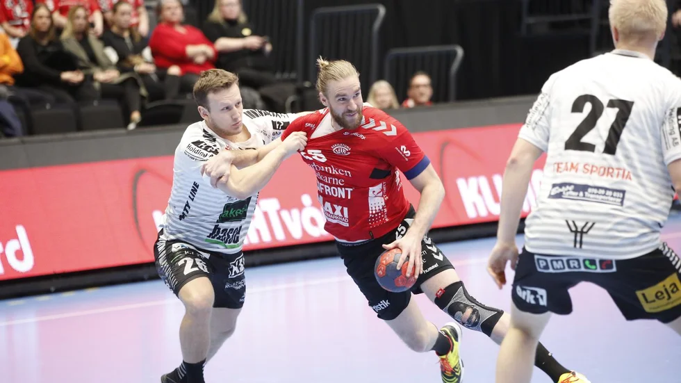 Niometersspelaren Rickard Åkerman pratar med Guif om en fortsättning.