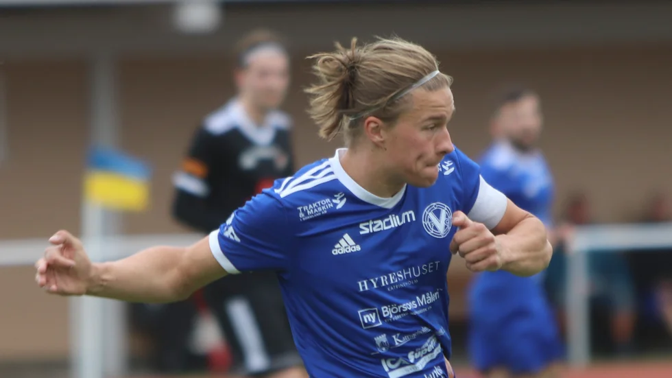 VFC:s spelande tränare Niklas Rautiainen kan inte göra annat än bita ihop och hoppas på ett avancemang i DM när seriepoängen inte infinner sig.