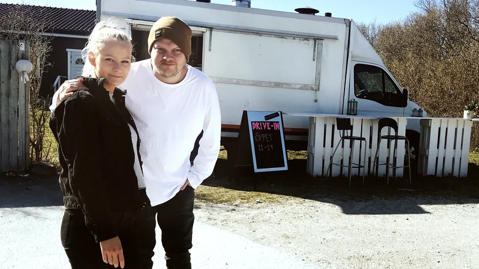 Ellen Blomqvist och Robin Waernquist ville bara hem till Gotland när coronan drog in över Stockholm. Nu har de öppnat sin foodtruck i Ljugarn.