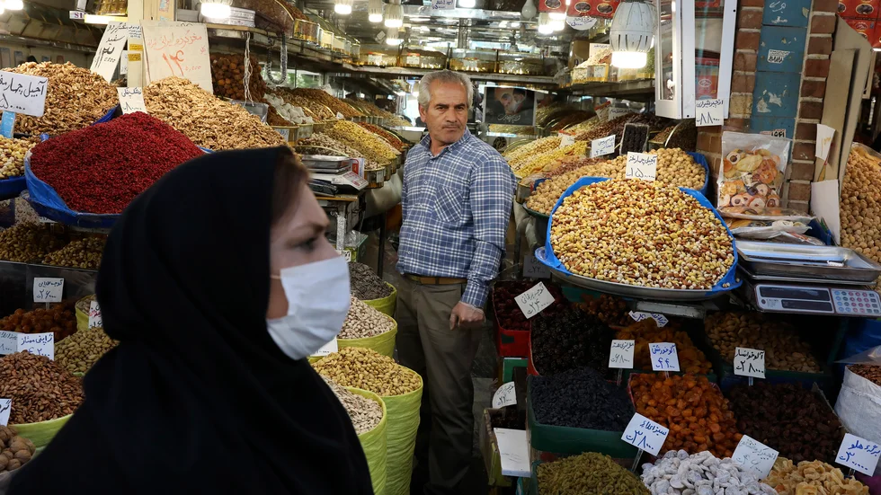 En marknad i det virusdrabbade Irans huvudstad Teheran i förra veckan.