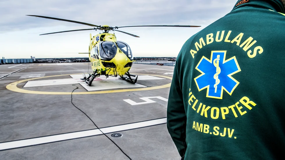 Behovet av ambulanshelikopter är större i Kalmar län än i många andra regioner där ambulanshelikoptrar redan finns, men den S-ledda majoriteten har inte gjort något för att skaffa en sådan, anser debattörerna.