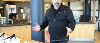 Handsprit och avstånd, men fortsatt buffé