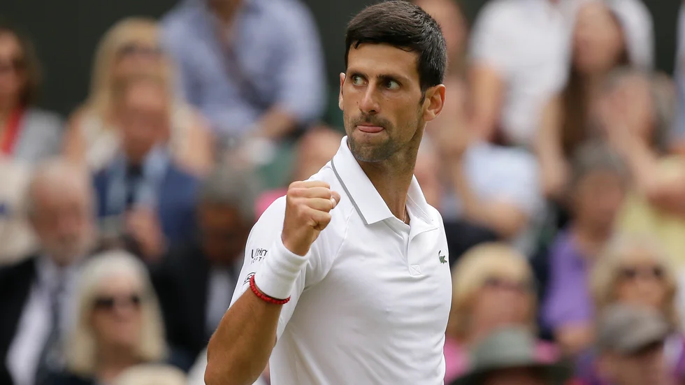 Novak Djokovic vann fjolårets Wimbledon – nu är det osäkert om det blir någon turnering i sommar. Arkivbild.