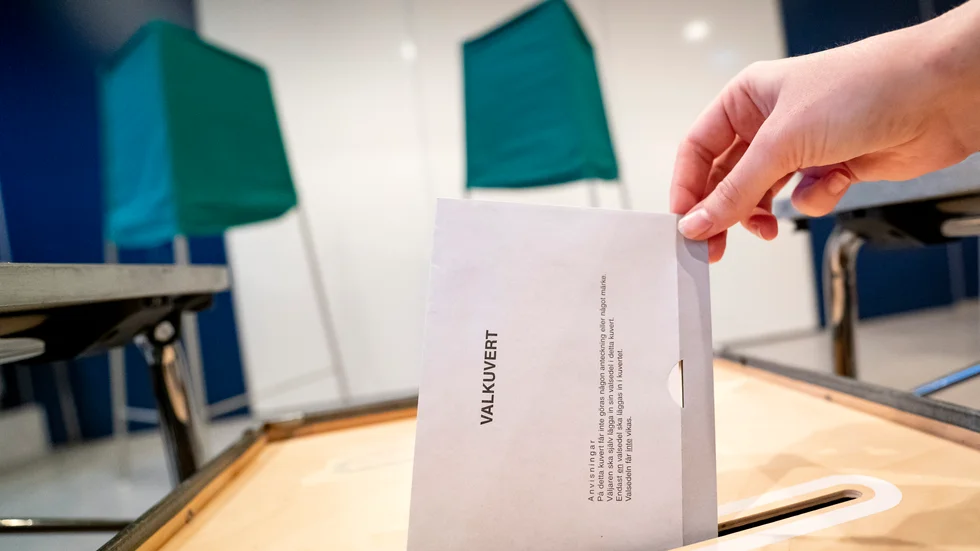 Skolfrågan handlar inte bara om utbildning, elever och lärare utan om hela samhället, skriver Hans Isaksson.