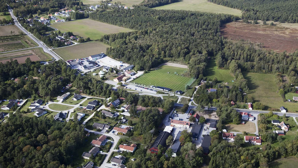 Västerhejde bör få en gata döpt till "Ingenjör Lindholms väg", anser en medborgare. 