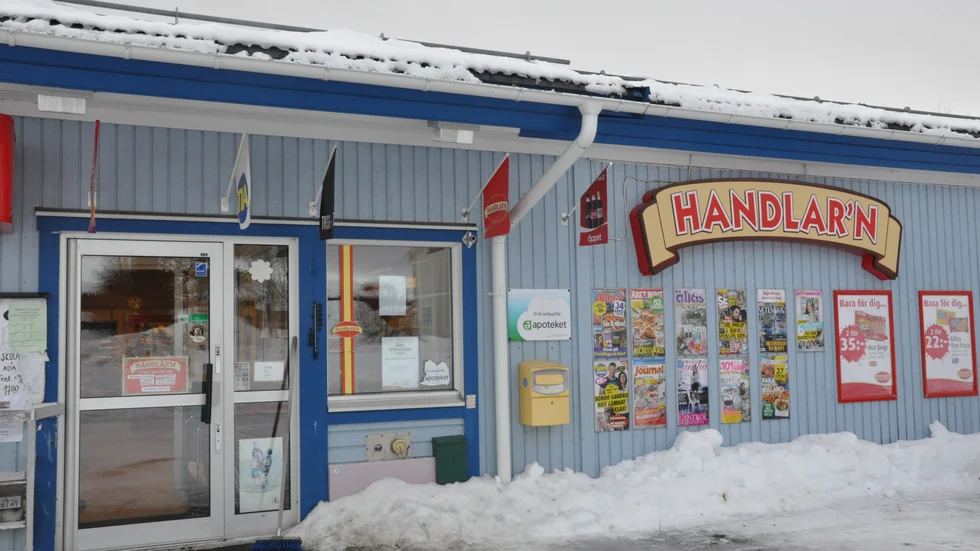 Handlar´n i Adak är en av butikerna som kör ut varor.