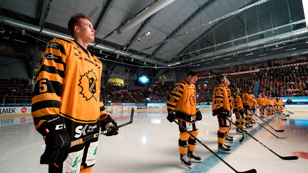 Philip Broberg går som många andra och väntar på vad som kommer hända framöver. 