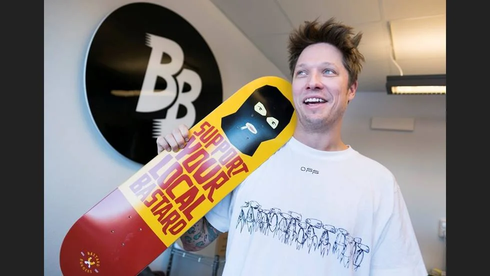 Tidigare drev jag en reklamstudio och jobbade med bland annat grafisk formgivning. Sånt tycker jag är roligt. Kanske har jag ärvt något av farfar Rune Wanler, men min kusiner är mycket mer konstnärliga än jag." Foto: Pär Bäckström/pbfoto.se.

