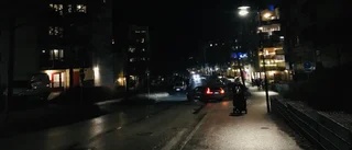 Äldre man hade batong och kniv i bilen