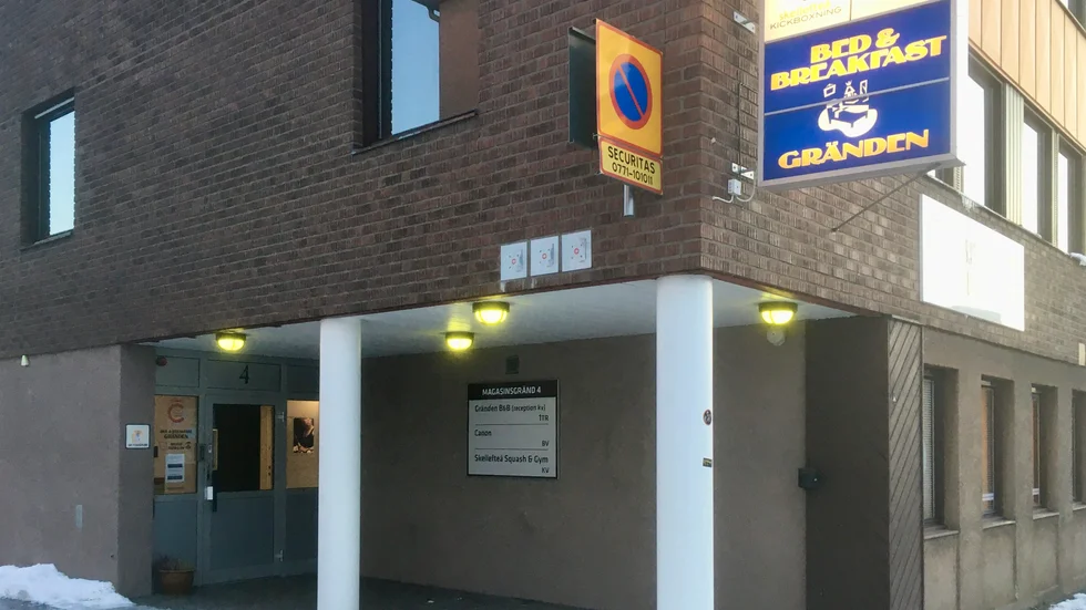 Inom loppet av ett par veckor har tre stölder inträffat på Magasinsgränd i Skellefteå, allt från skor till bilnycklar har stulits.