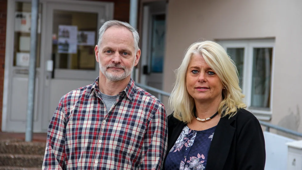 Camilla Gunnarsson är chef på arbetsmarknadsenheten i Heby kommun. Med på bilden är Tomas Hansson, som är arbetsmarknadskonsulent på kommunen och jobbar med bland annat gymnasieuppföljning.