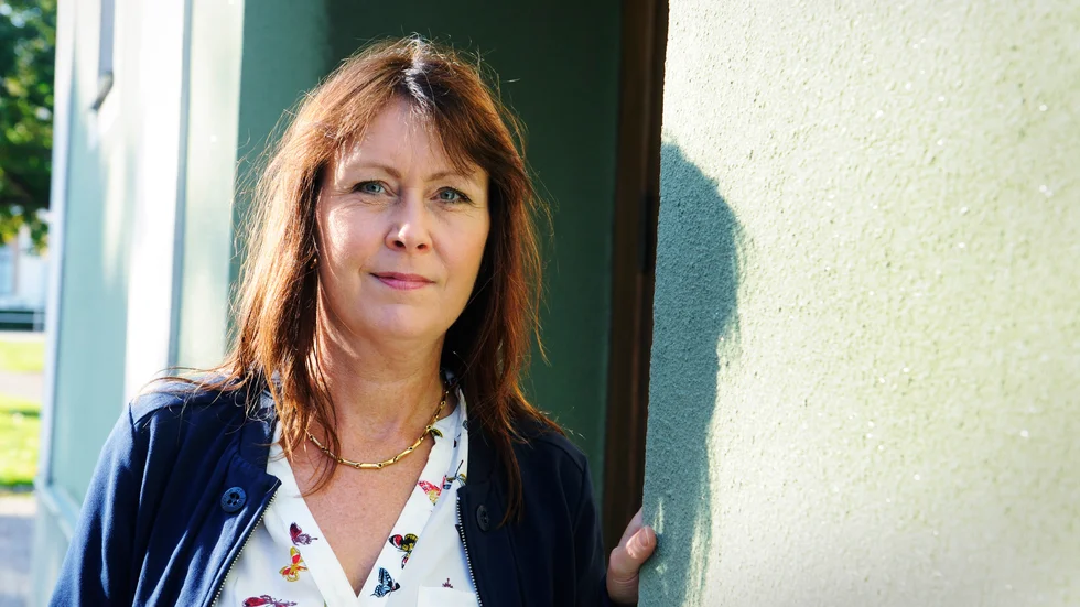 Anna Öberg är budget- och skuldrådgivare på Västerviks kommun. Är man orolig över ens skuldläge flaggar Anna för att man är välkommen att ta del av den kommunala skuldrådgivningstjänsten. Den är kostnadsfri och handläggarna arbetar under tystnadsplikt.