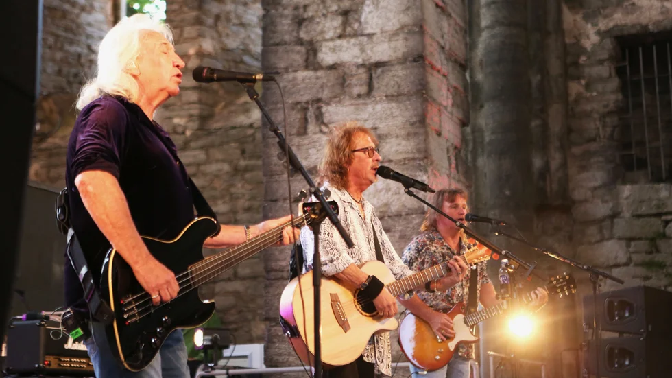 Kultbandet Smokie vid konserten i Visby sommaren 2019. Terry Uttley står närmast kameran.