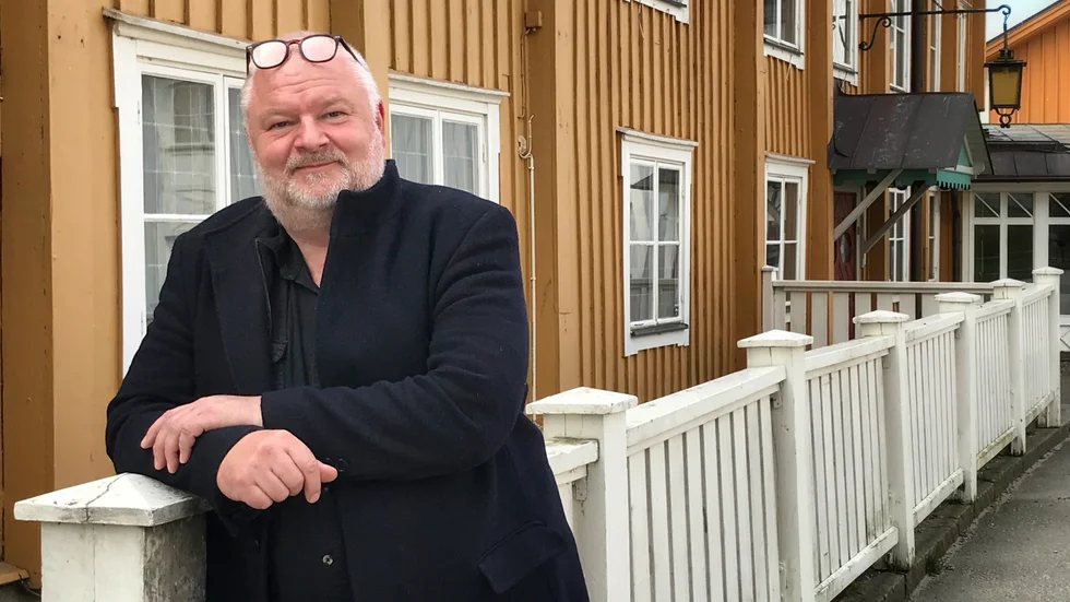 Lars "Lasse" Bengtsson, som under coronakrisen tagit initiativet att laga mat åt riskgrupperna, får tills vidare låna ett av köken på Gripsholms värdshus.