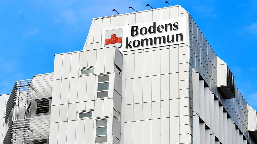Det kommer att bli kraftiga nedskärningar i kommunledning och administration i Bodens kommun från årsskiftet.
