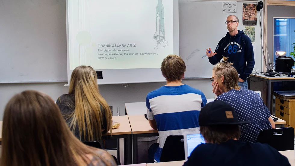  Liberalerna vill ha ett system där alla föräldrar/barn/elever aktivt väljer sin skola. Det är först då vi får ett system där segregationen också kan minska. 