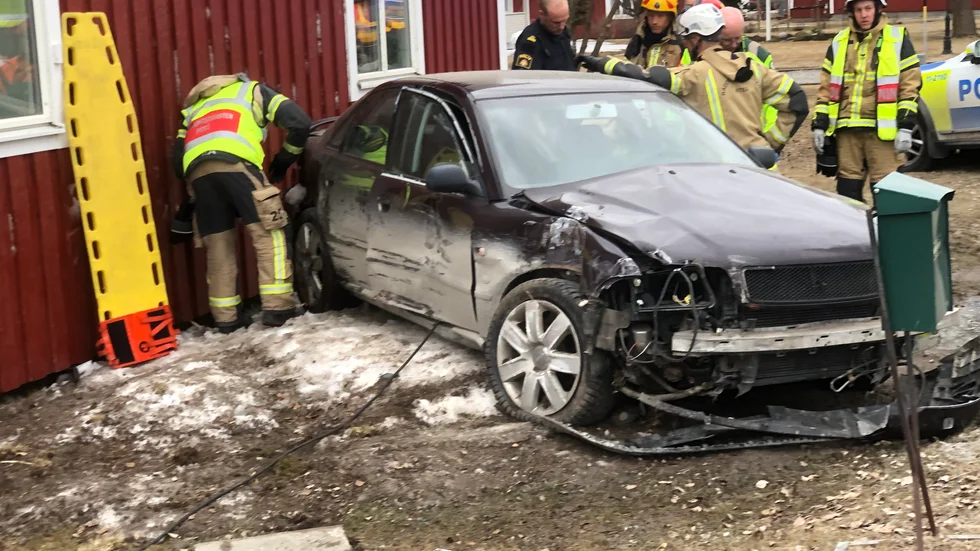Räddningstjänst, polis och ambulanspersonal fanns på plats på olycksplatsen.