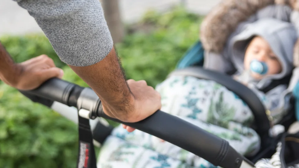 Föräldradagarna räcker långt i Sverige jämfört med andra länder, men ändå vill regeringen införa en "familjevecka".