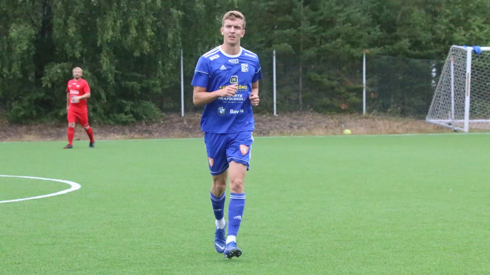 Isak Olofsson nickade in Storfors ledningsmål mot Umeå Akademi på bortaplan.