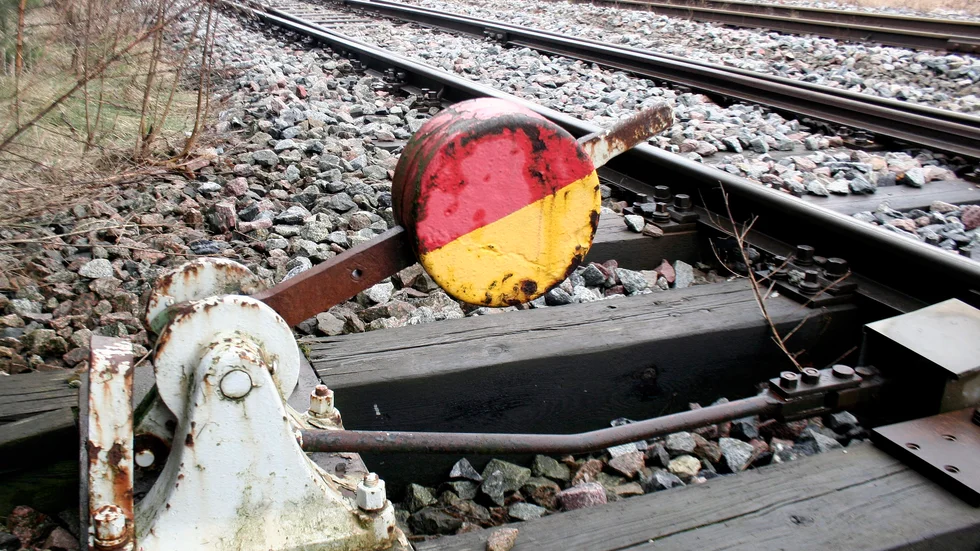 Regionen har under många år misskött sitt uppdrag på både Tjust- och Stångådalsbananorna till den grad att de tappar sitt resandeunderlag, menar skribenten.