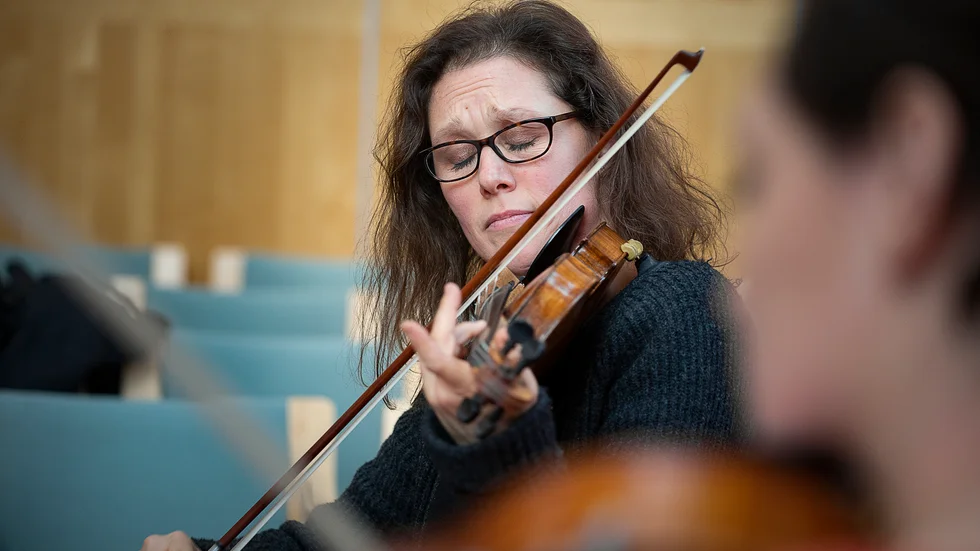 Elin Emtell Rubinsztein är en de medverkande musikerna på fredagens konsert på Bror Hjorths hus