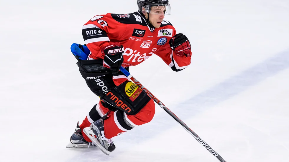 Magnus Isaksson har svarat för poäng i Piteås samtliga tretton matcher i Allettan. Ett mål och ett drömpass var hans meny när ett sargat Piteå föll borta mot Hudiksvall