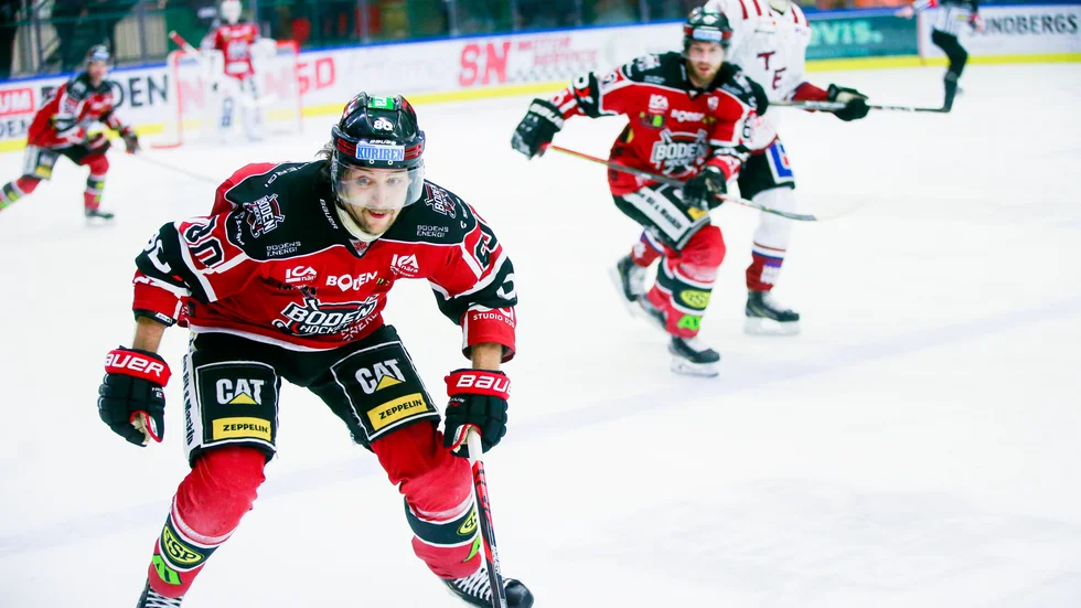 Henri Tamminen spelade tre matcher innan han var kvalificerad för spel i Bodens HF. 