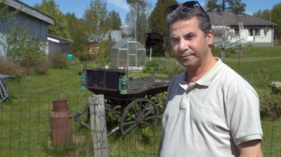 Aziz Jaali i Högsjö är trött på att få sin trädgård och sin egendom utsatt för skadegörelse. 