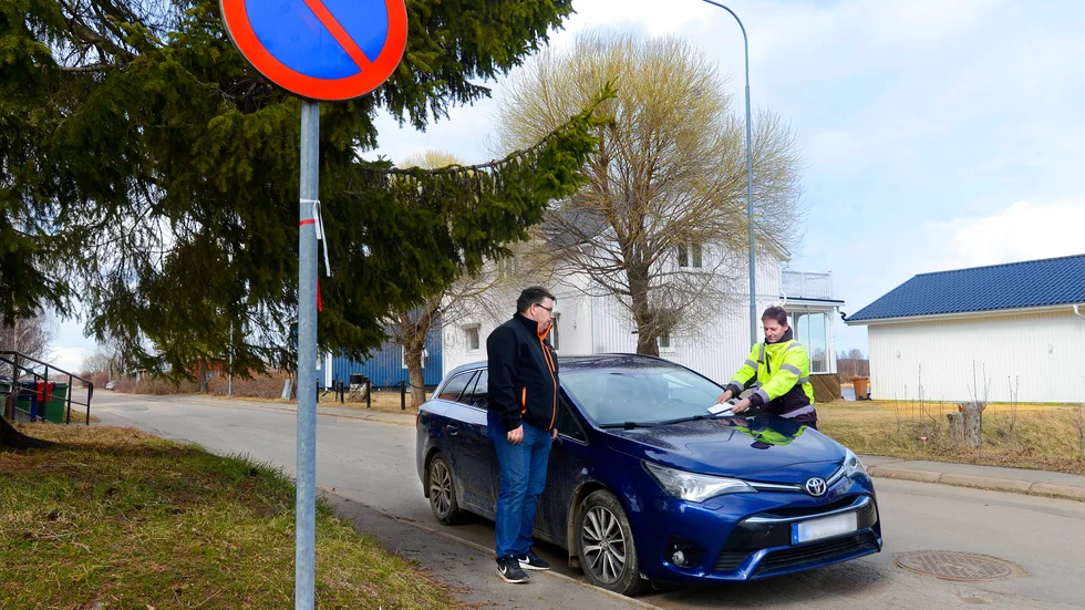 Parkeringssyndarna riskerar dock inte böter utan ska bara informeras om att de måste flytta på sig.  