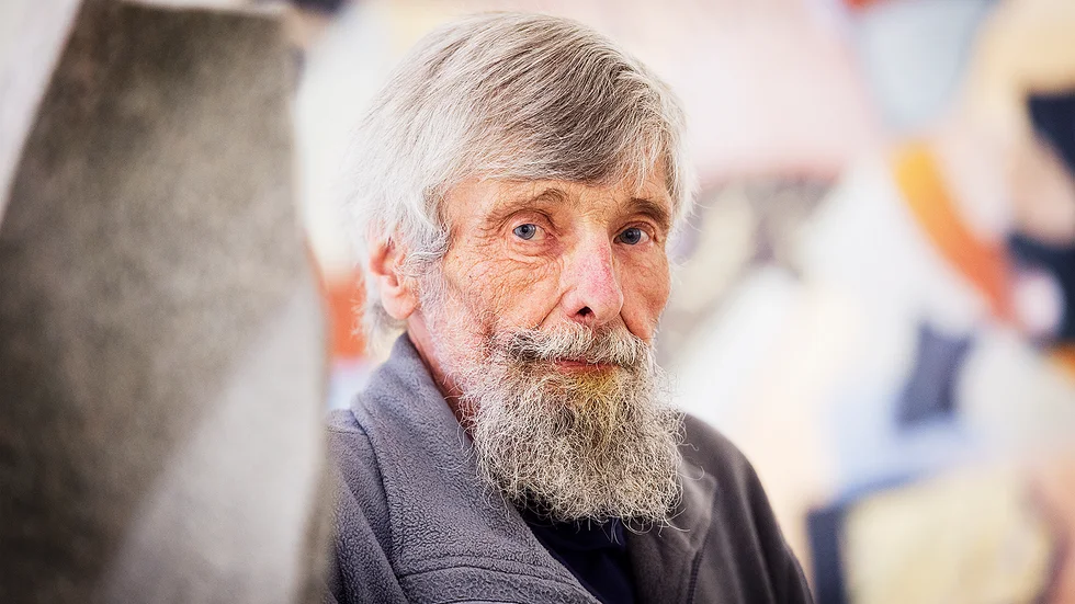 Nyköpingskonstnären Peter Dewoon dog innan sin 75-års dag. Han levde för sin och andras konst och beskrivs av sin dotter Caroline Dewoon Thorén som en av de mest tekniskt skickliga konstnärer som hon stött på.