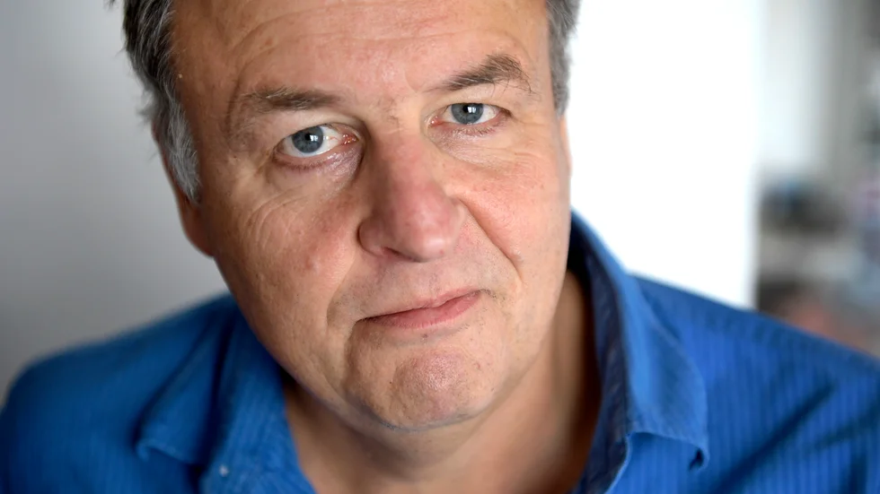 Historikern Henrik Berggren är författare till böckerna om Sverige som "Landet utanför". Ett "mästerverk" enligt Robert Björkenwall. 