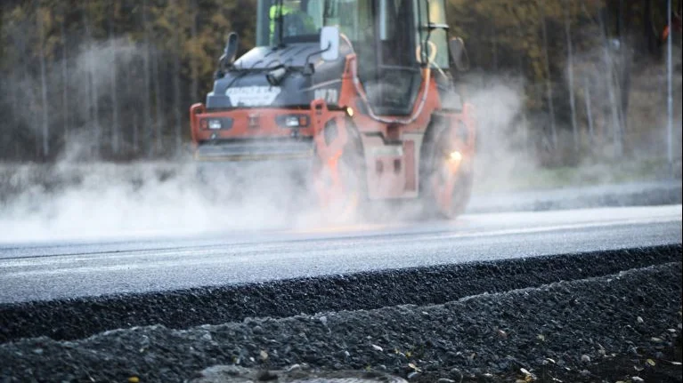 I maj kommer kommunen att lägga ny asfalt på delar av Lambohovsleden och Norrköpingsvägen. 